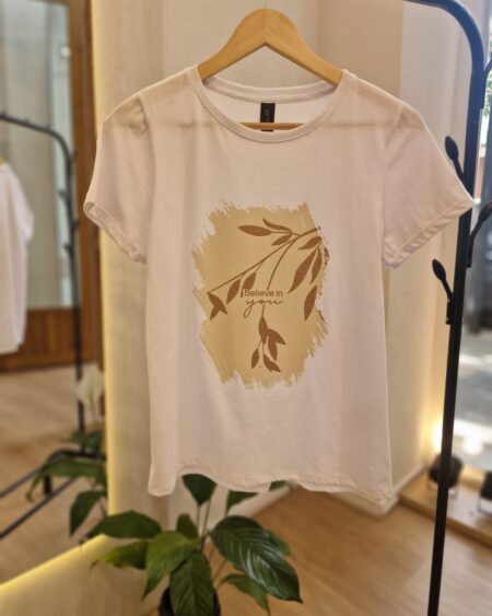 Remera cuello O hojas