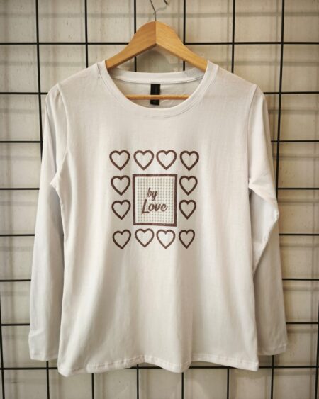 Remera clásica m/ larga Corazones by LOVE