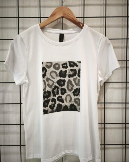 Remera clásica v Animal print