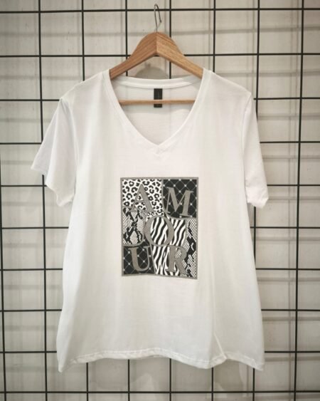 Remera clásica V Cuadro Amour